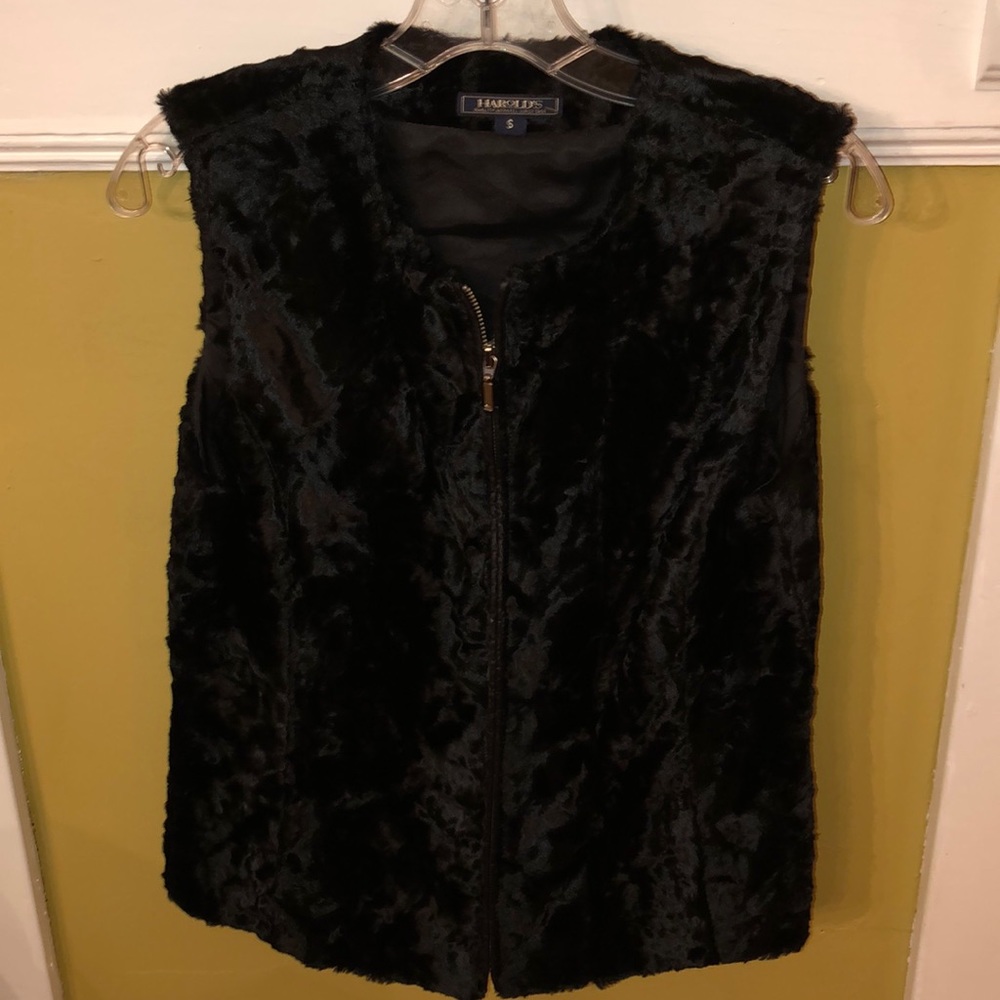 Harold’s Vest Small Black Velour-like